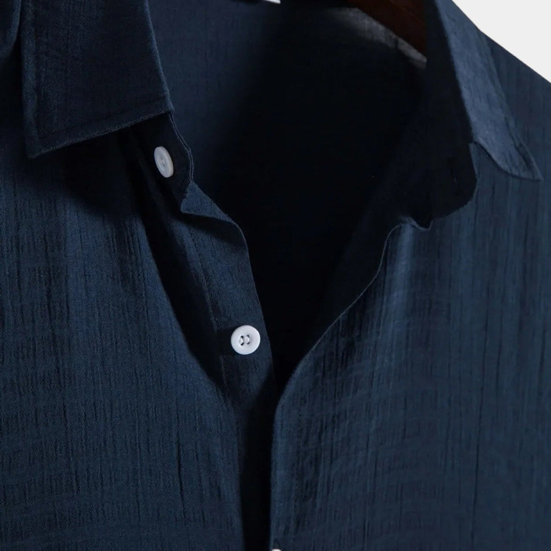 Men's Short Sleeve Button-Front Shirt with Spread Collar and Rolled Cuffs