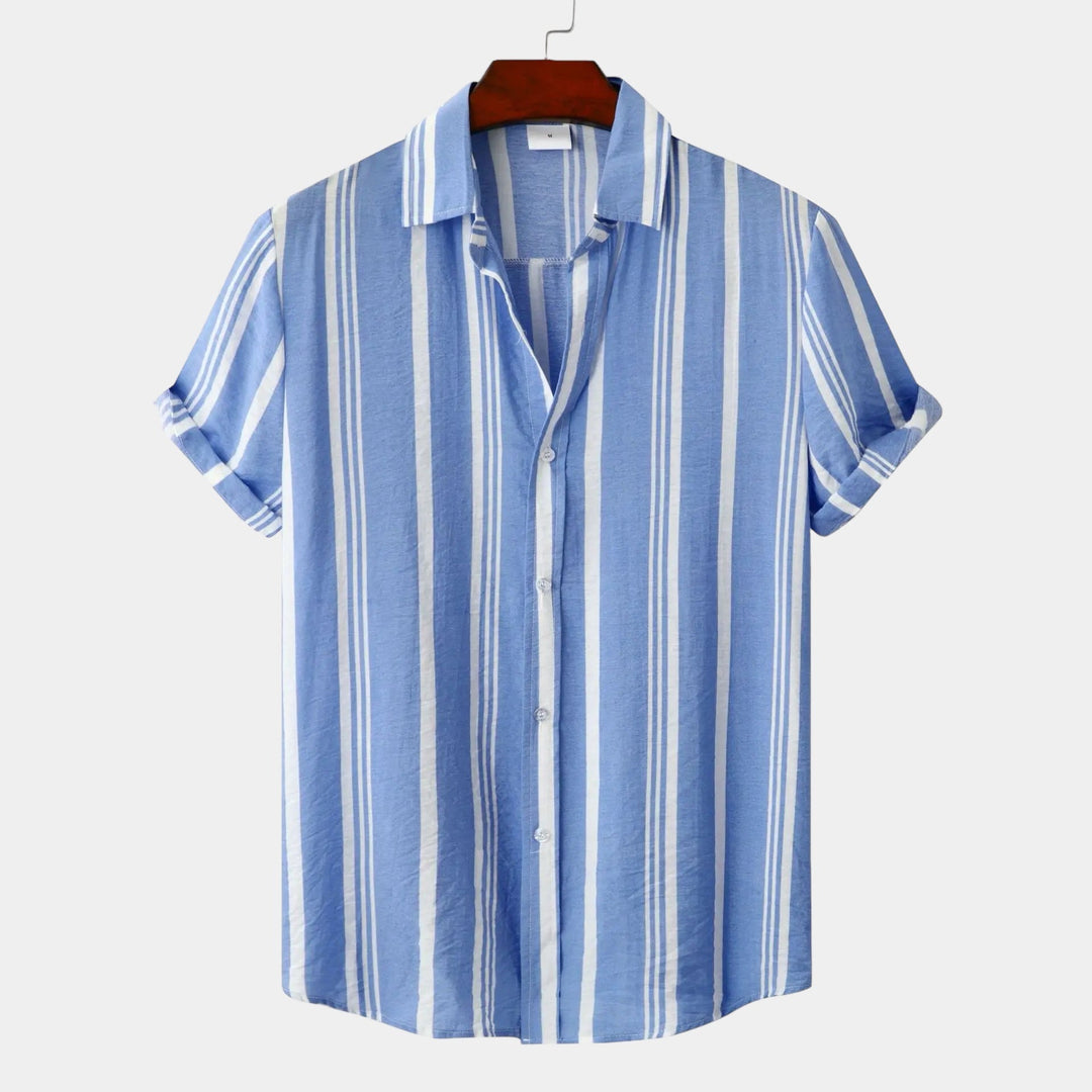 Men's Short Sleeve Button-Front Shirt with Spread Collar and Vertical Stripes