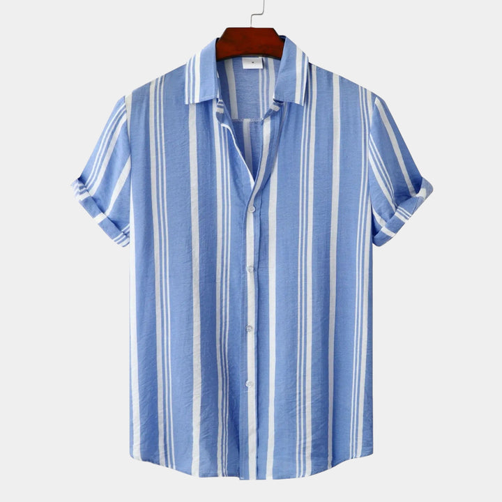 Men's Short Sleeve Button-Front Shirt with Spread Collar and Vertical Stripes