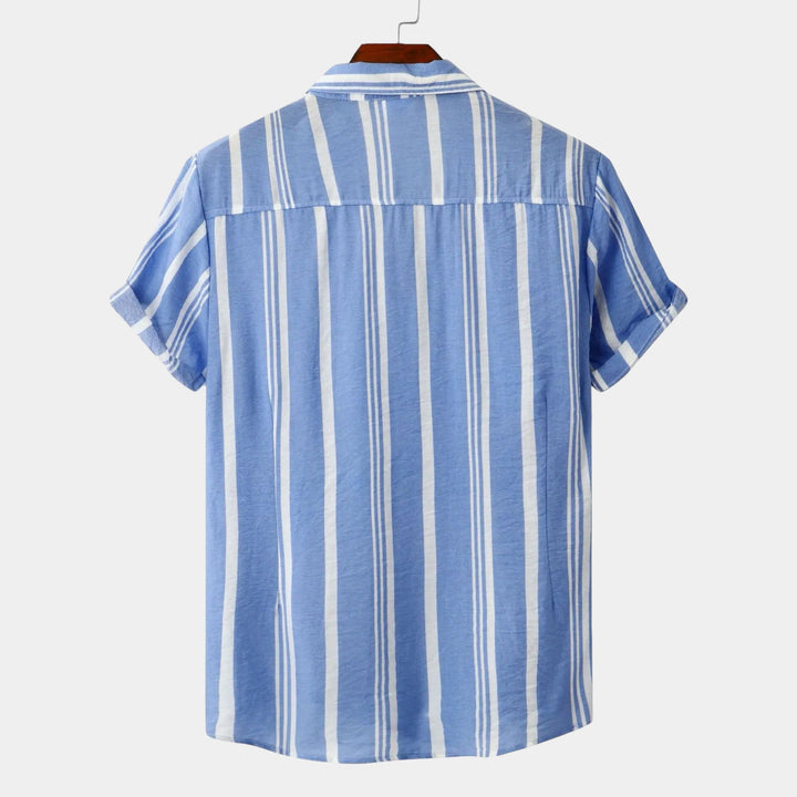 Men's Short Sleeve Button-Front Shirt with Spread Collar and Vertical Stripes
