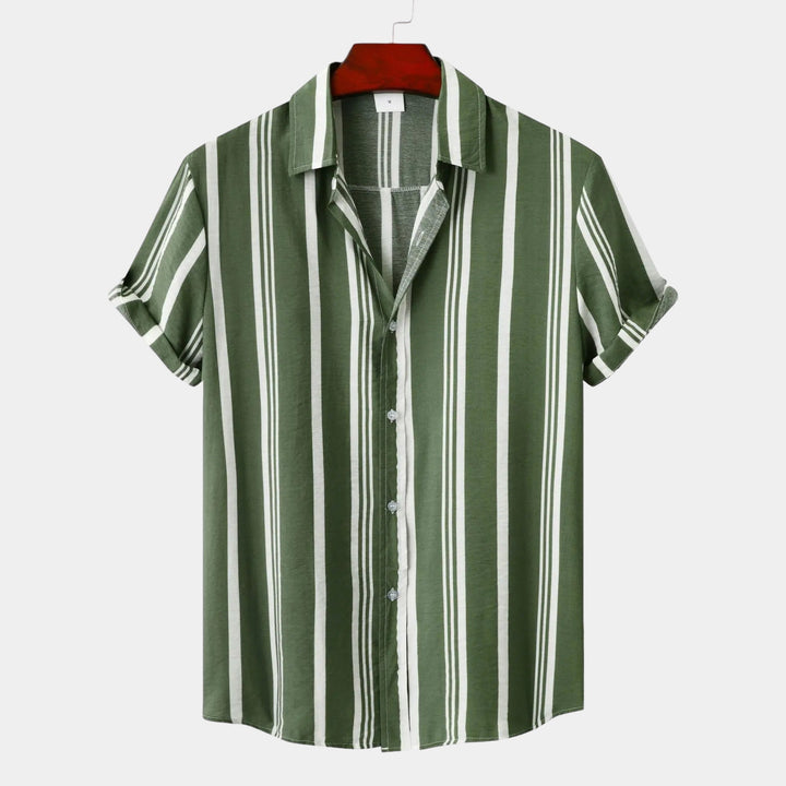 Men's Short Sleeve Button-Front Shirt with Spread Collar and Vertical Stripes