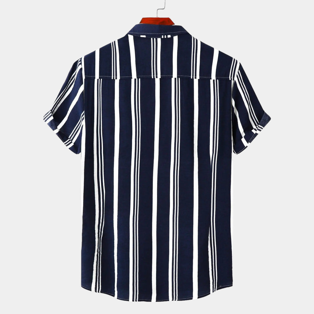 Men's Short Sleeve Button-Front Shirt with Spread Collar and Vertical Stripes