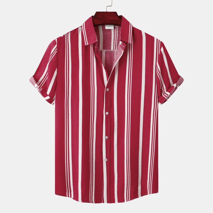 Men's Short Sleeve Button-Front Shirt with Spread Collar and Vertical Stripes