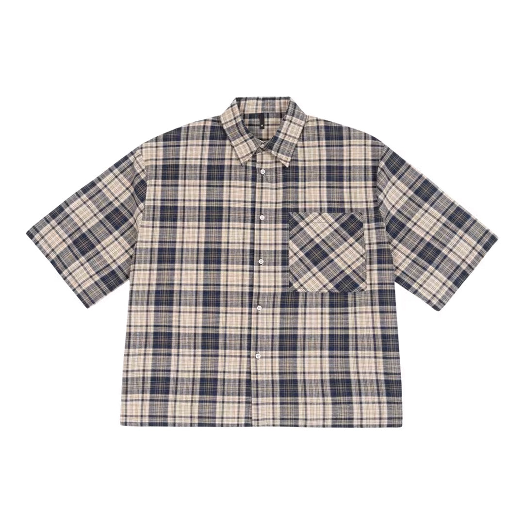 Men's Short-Sleeve Plaid Shirt with Button-Front Closure and Chest Patch Pocket