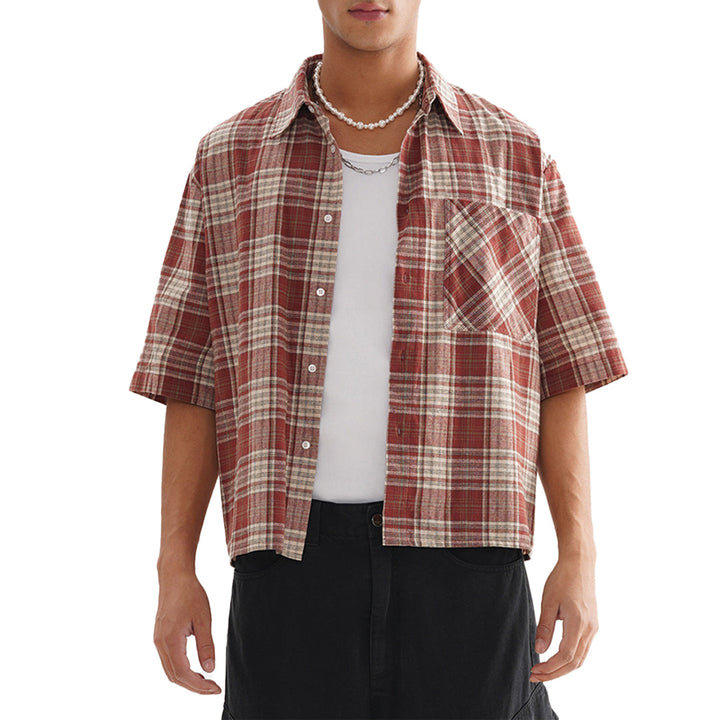 Men's Short-Sleeve Plaid Shirt with Button-Front Closure and Chest Patch Pocket