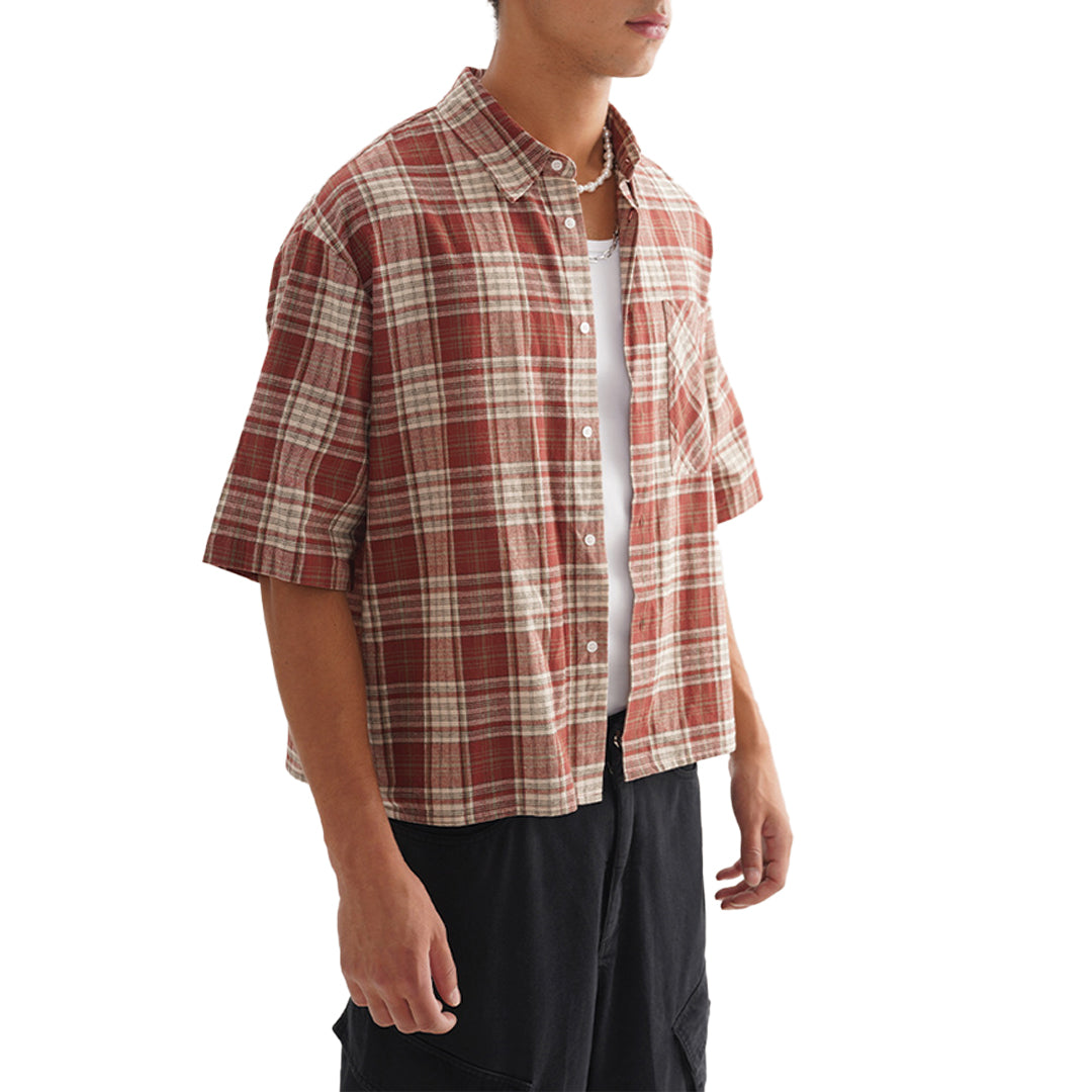 Men's Short-Sleeve Plaid Shirt with Button-Front Closure and Chest Patch Pocket