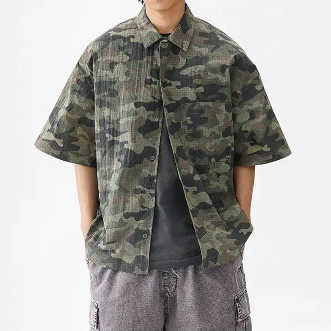 Men's Short Sleeve Point Collar Shirt with All-Over Camouflage Print and Chest Pocket