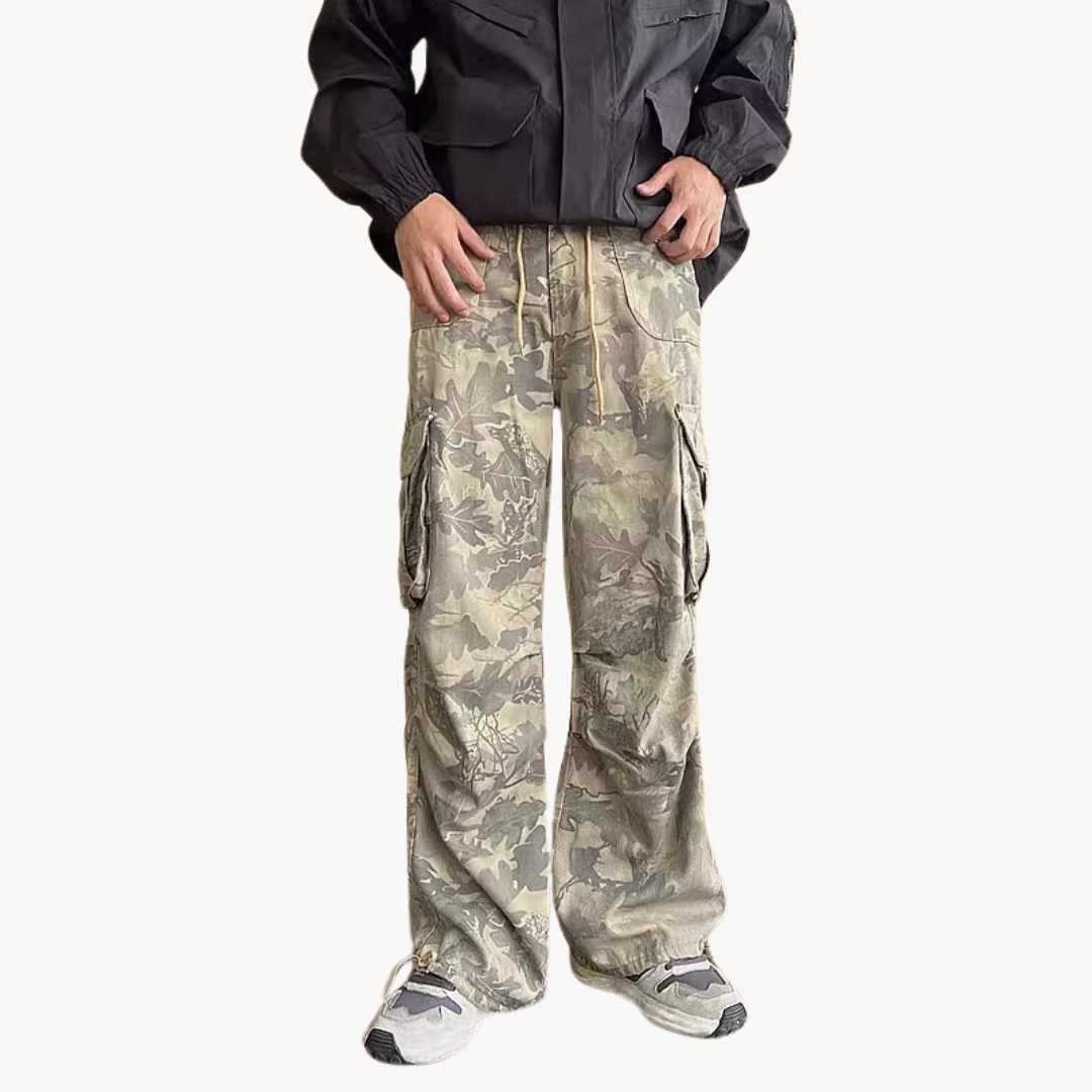 Men's Wide-Leg Camo Print Cargo Trousers with Drawstring Waist and Buckle Strap Side Pockets