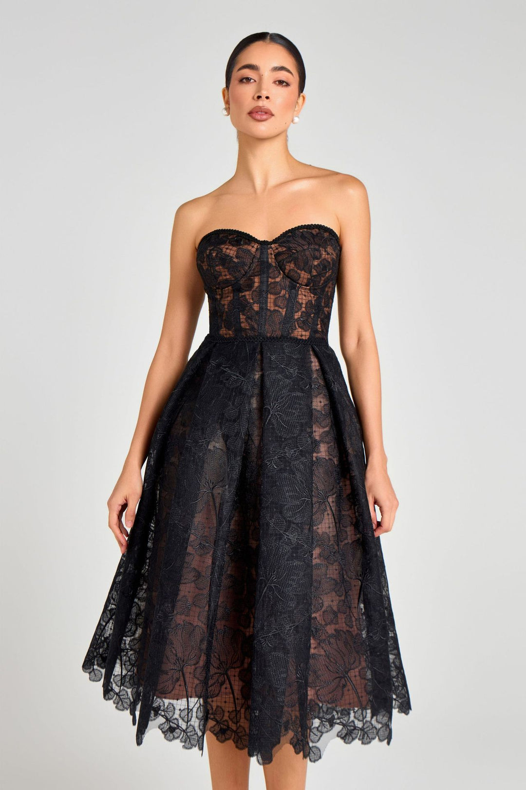 Women's Strapless Sweetheart Lace Midi Dress with Scalloped Hem and Panelled Bodice